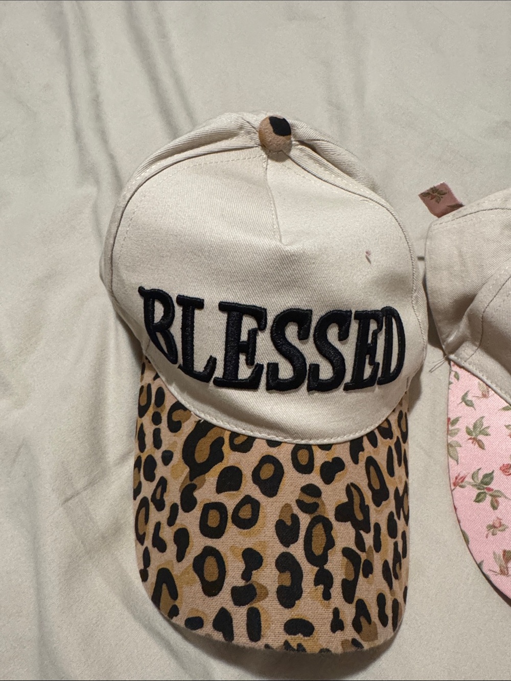 Women’s hat bundle - Picture 7 of 8